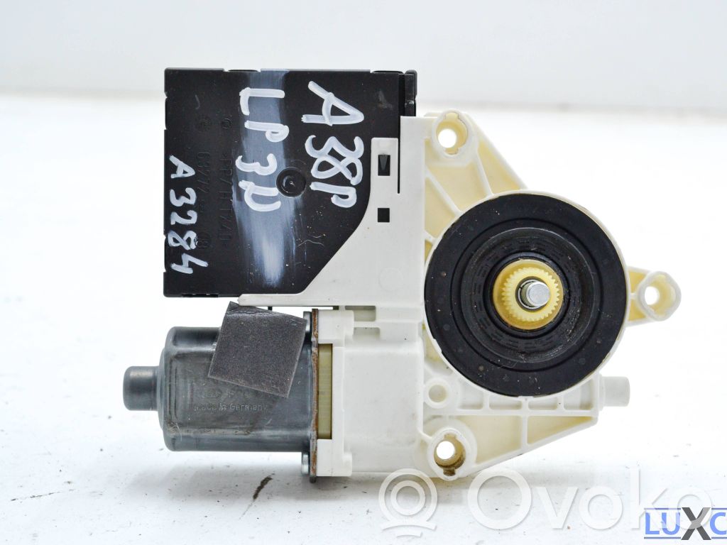 Audi A3 S3 8P Silnik regulatora szyby drzwi przednich 