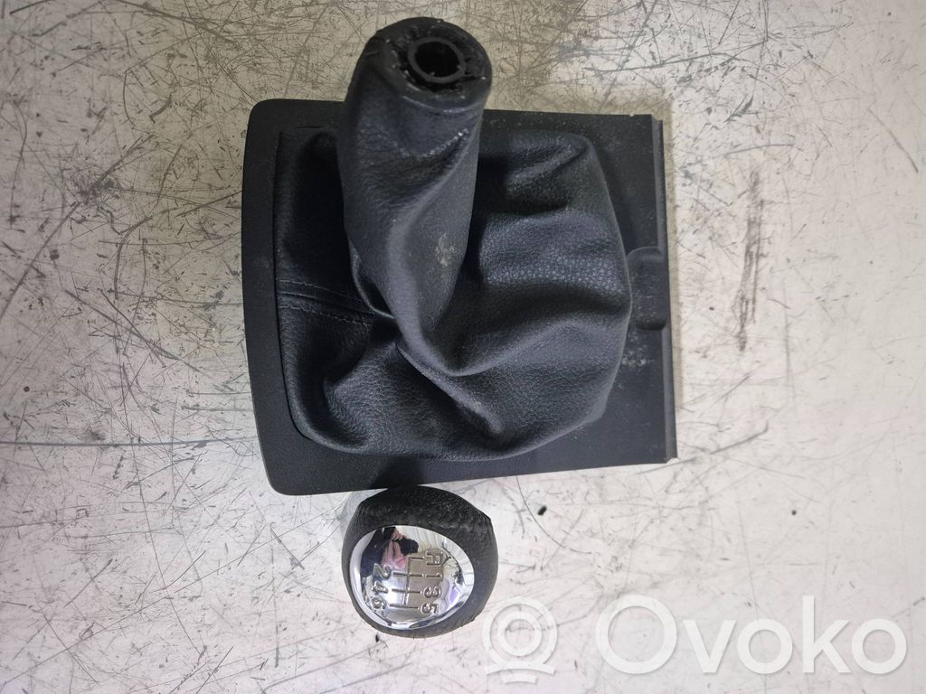 Mazda 6 Pavarų perjungimo svirties apdaila (oda, bumbulas) 