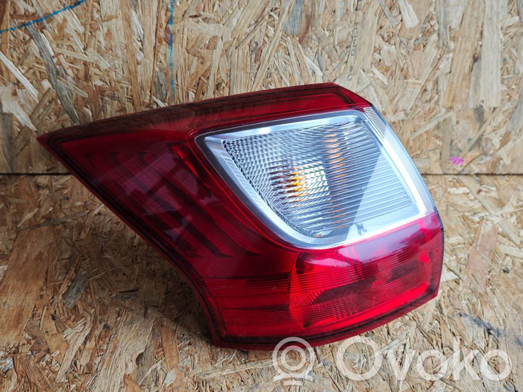 Ford C-MAX II Lampă spate în capacul portbagajului 