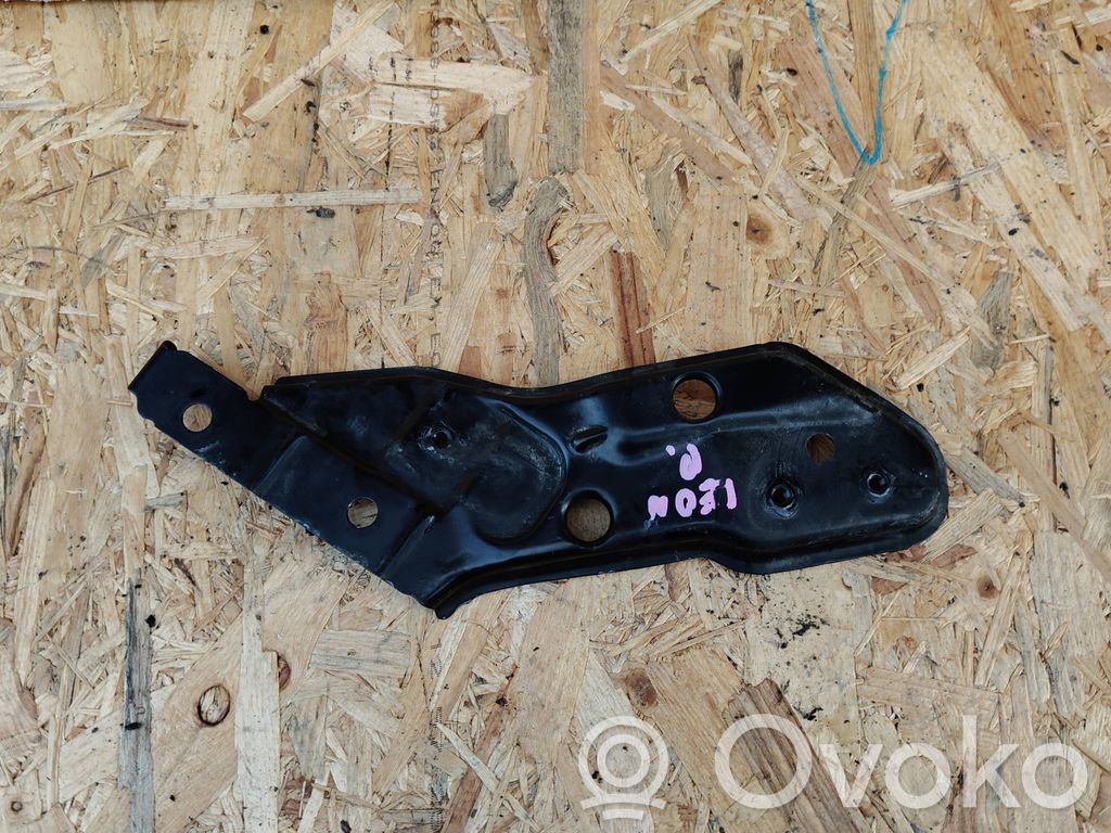 Seat Leon IV Headlight/headlamp mounting bracket 