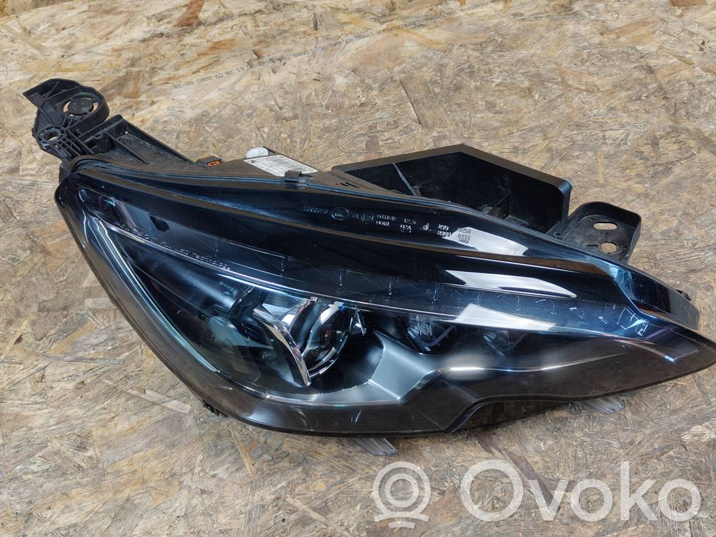 Peugeot 308 Lampa przednia 