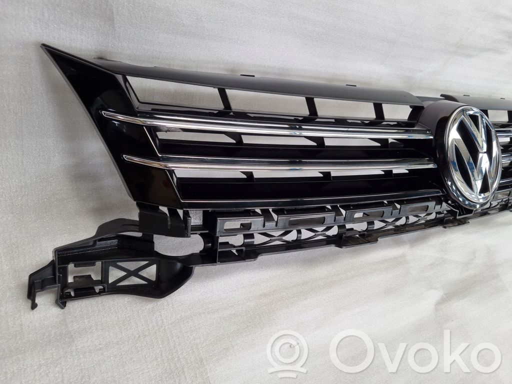 Volkswagen Caddy Maskownica / Grill / Atrapa górna chłodnicy 