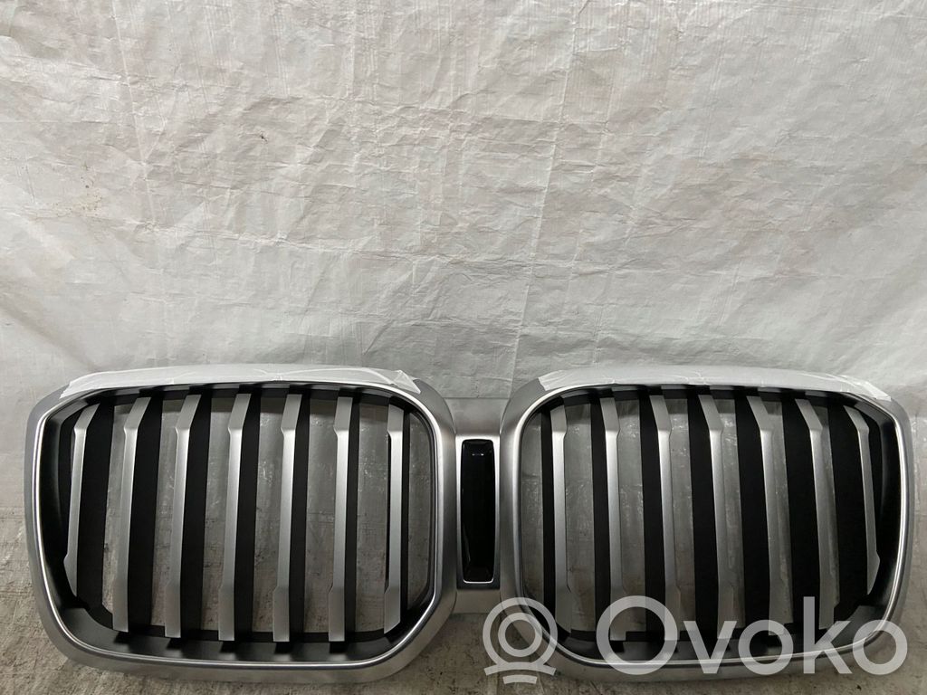 BMW X3 G01 Etupuskurin ylempi jäähdytinsäleikkö 