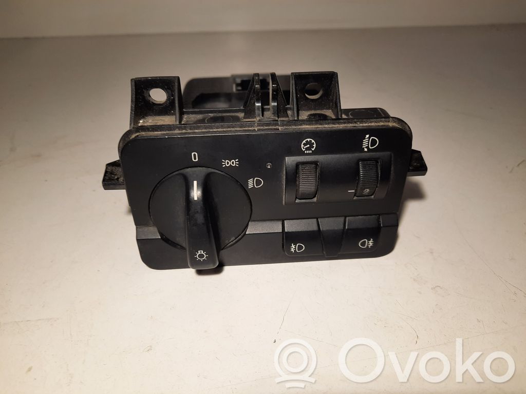 Light switch   6901429