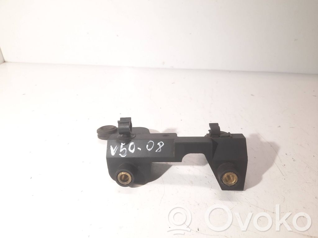 Volvo V50 Wspornik / Mocowanie obudowy filtra powietrza 