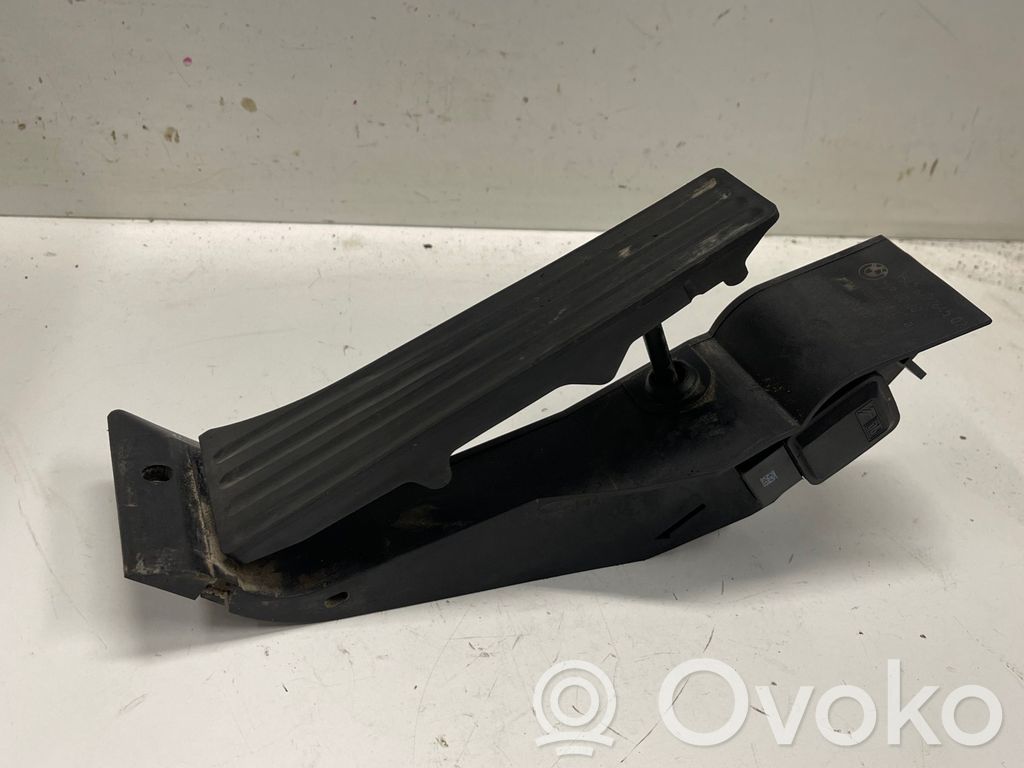 Accelerator throttle pedal   6772645,25916010,235002