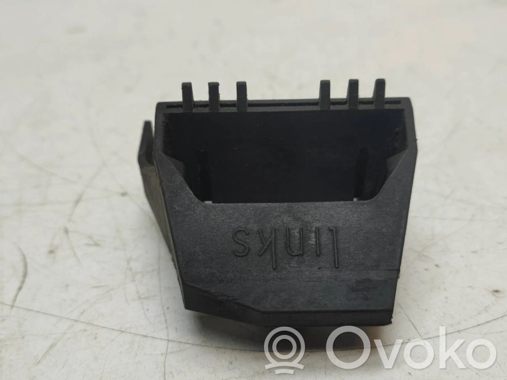Radiator mount bracket   17111737706