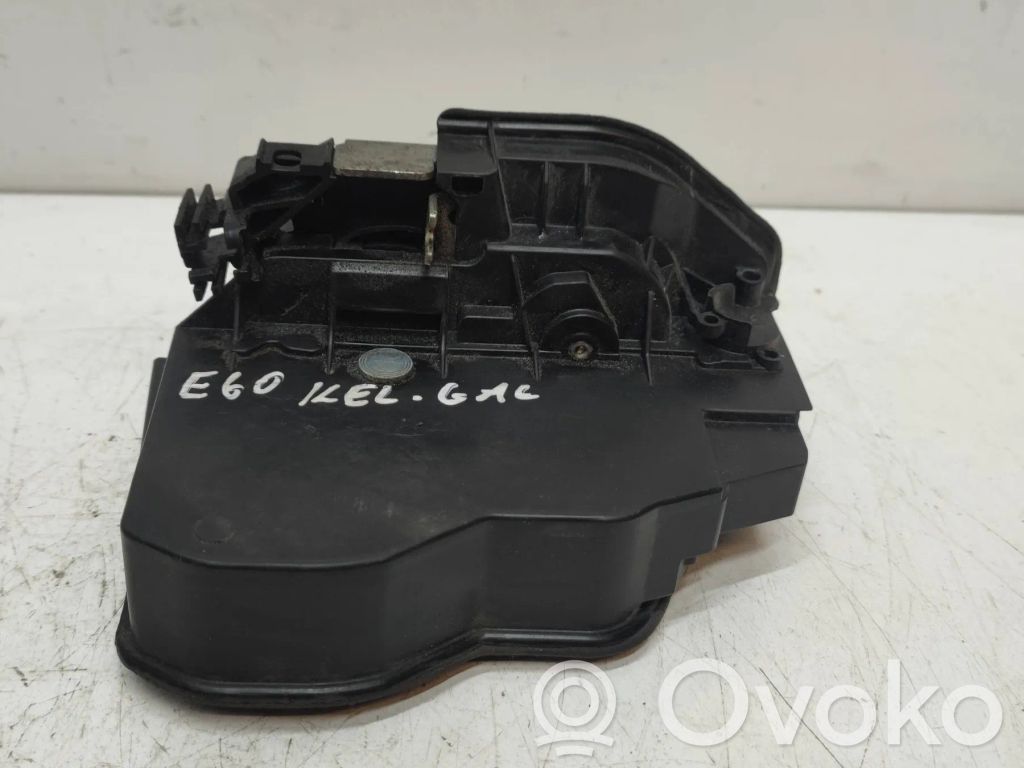 BMW 5 E60 E61 Aizmugurē slēdzene 