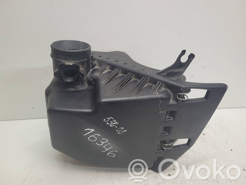 Air filter box   7521031