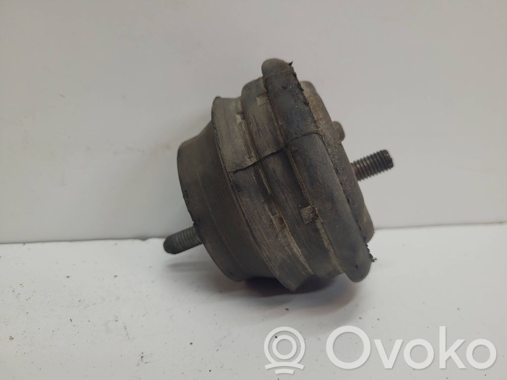 Engine mount bracket   6754608