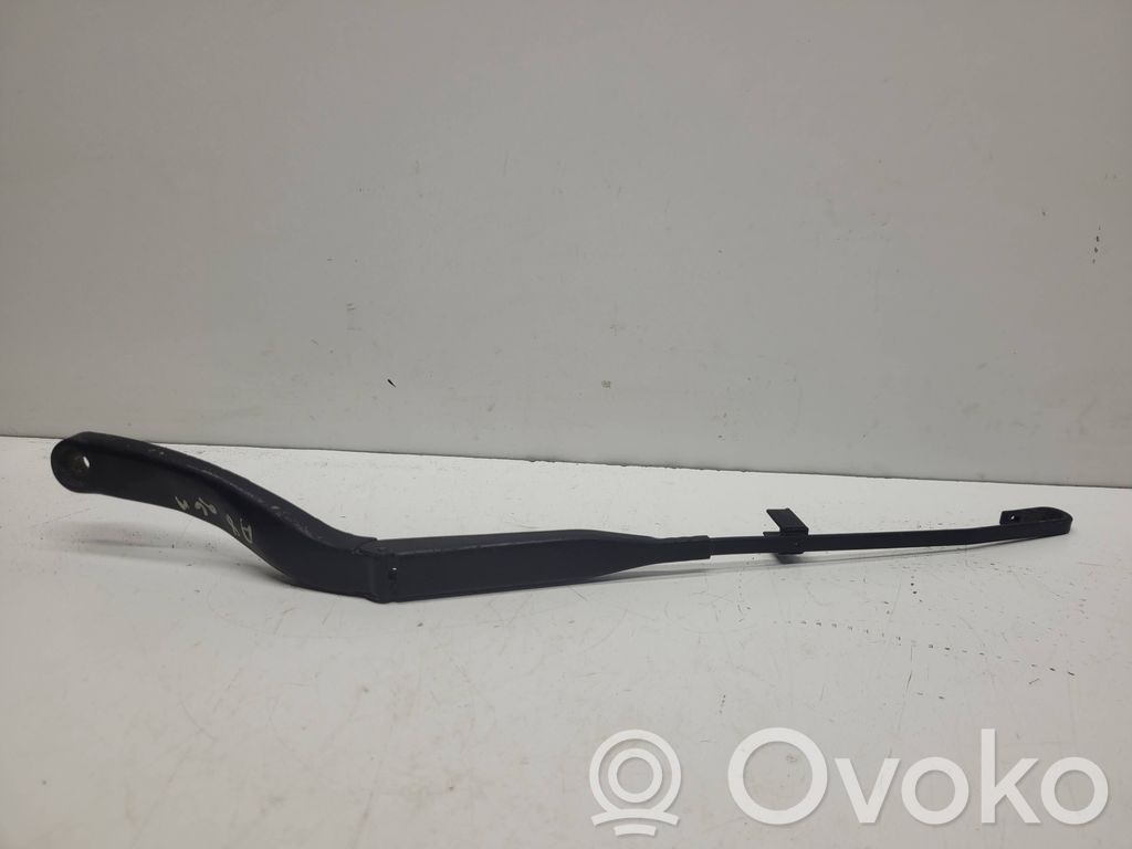 Audi A8 S8 D2 4D Wischerarm vorne 