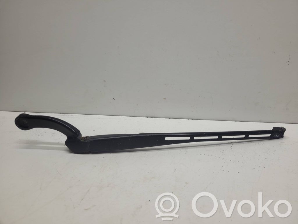 Audi A4 S4 B7 8E 8H Wischerarm vorne 