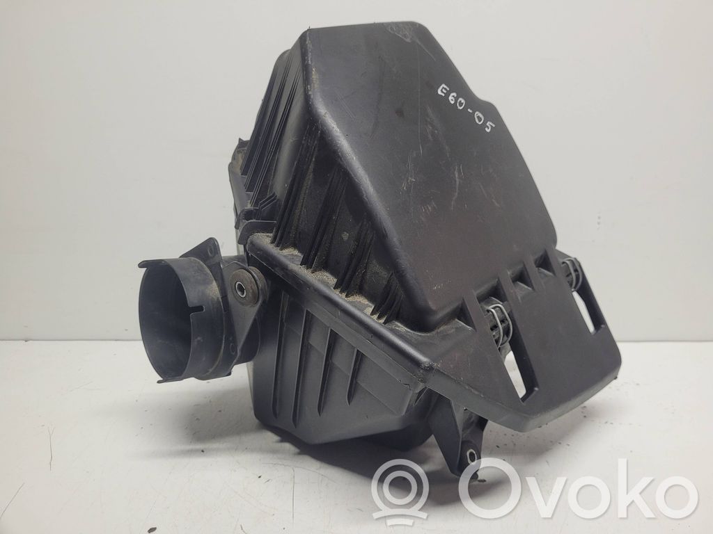 Air filter box   7521031