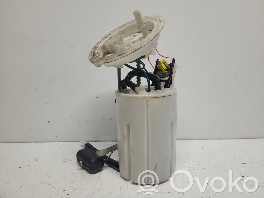 Polttoainesäiliön pumppu   6764141
