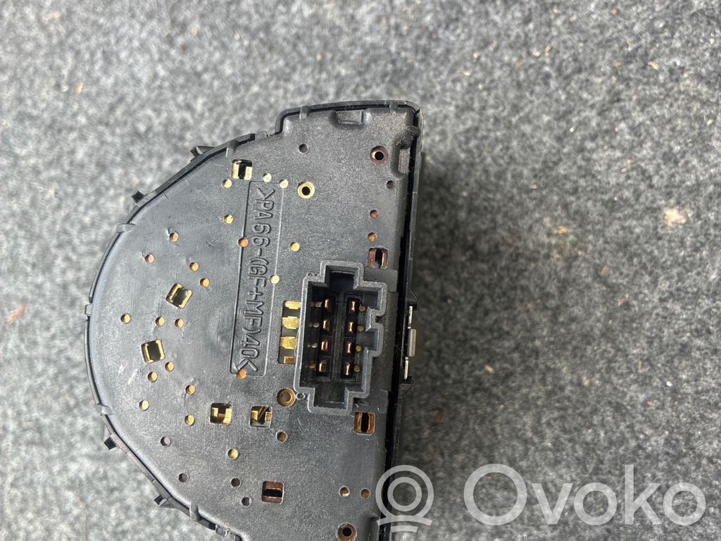 Light switch   12786134