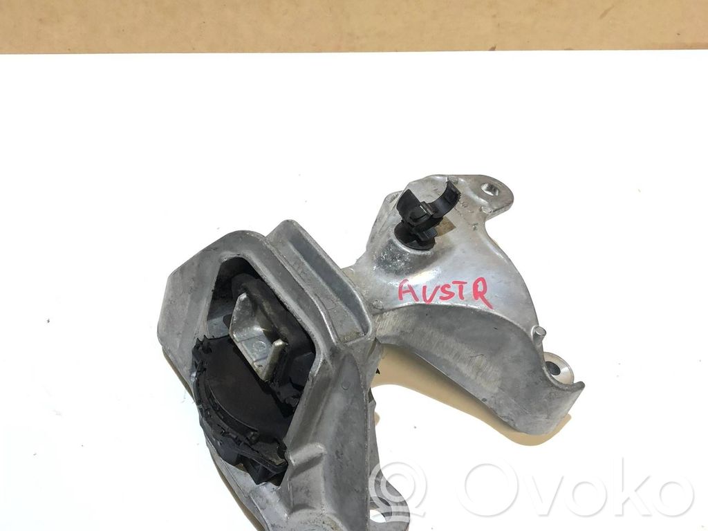 Renault Austral Engine mount bracket 