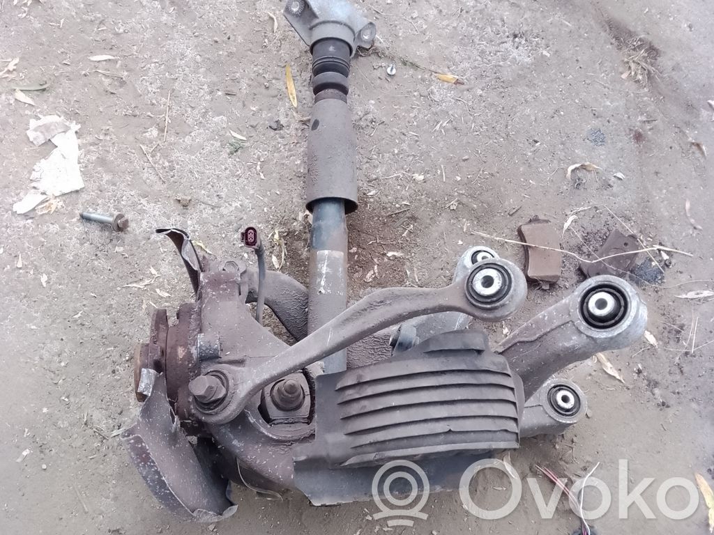 Audi Q5 SQ5 8R Zwrotnica koła tylnego 