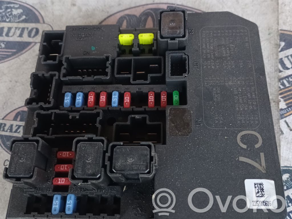 Nissan Juke I F15 Fuse module 