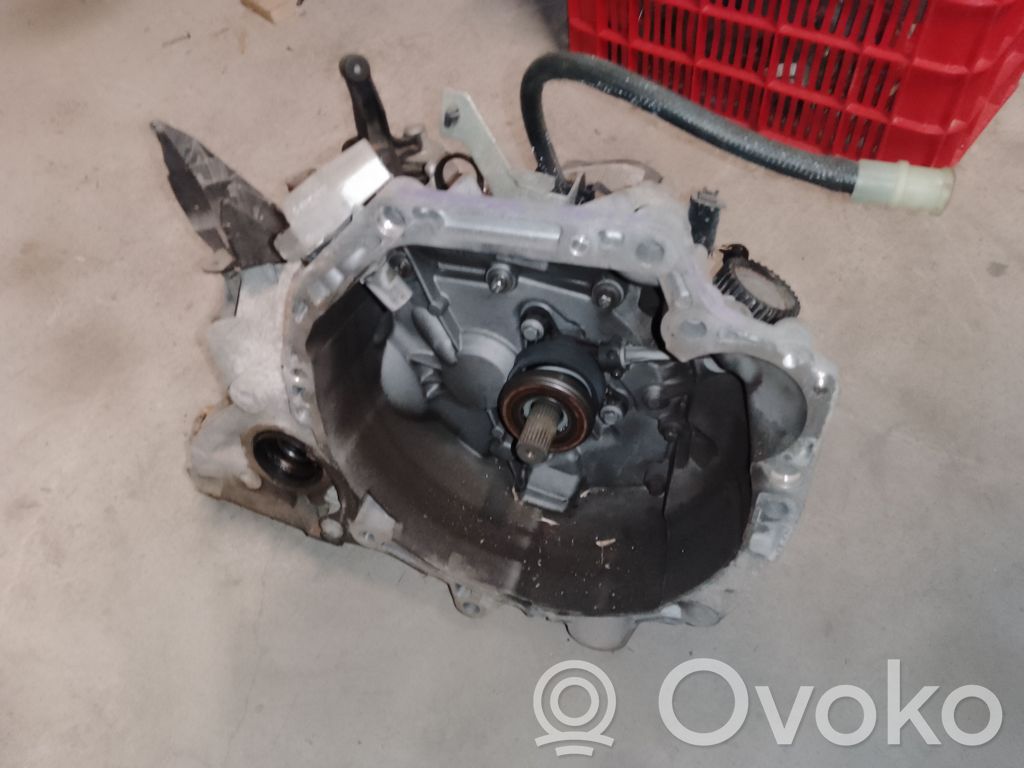Dacia Sandero Manual 5 speed gearbox 