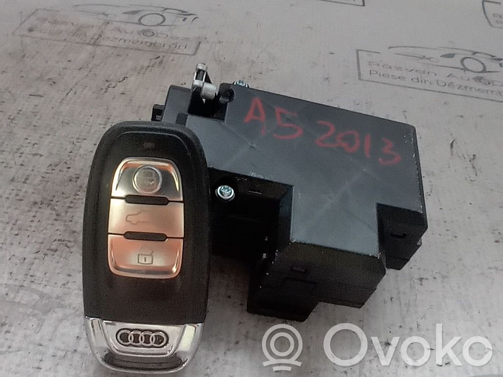 Audi A5 8T 8F Klucz / Karta zapłonu 