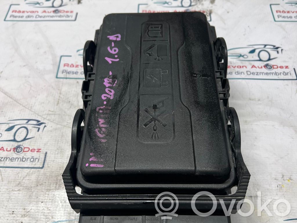 Opel Insignia B Fuse module 