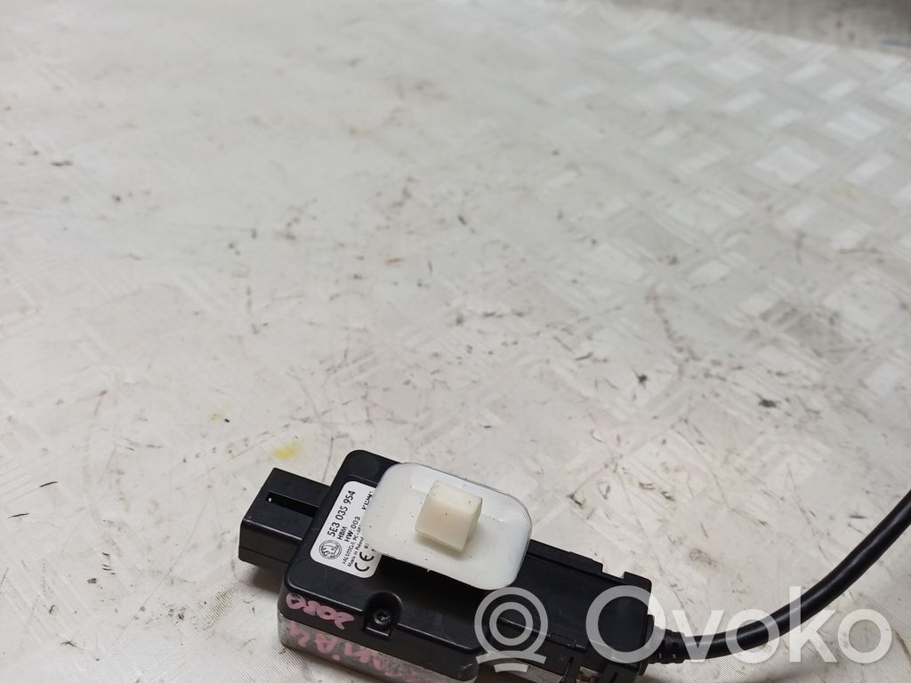 Skoda Octavia Mk4 USB-pistokeliitin 