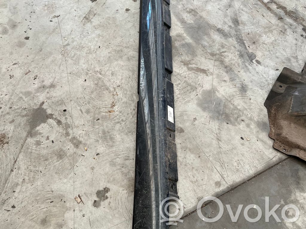 Front sill (body part)