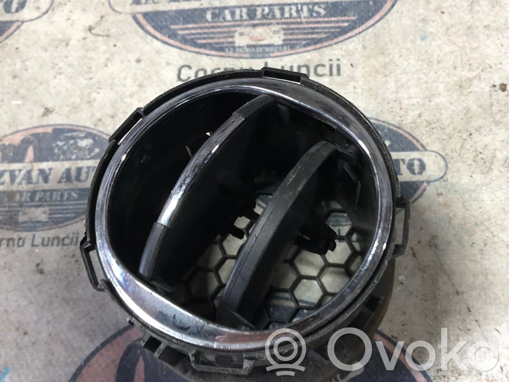 Renault Clio IV Kratka nawiewu sufitowego 