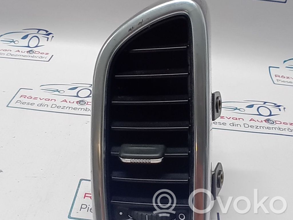 Porsche Cayenne (92A) Центральная воздушная решётка 
