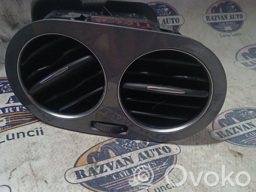 Volkswagen Tiguan Dysze / Kratki środkowego nawiewu deski rozdzielczej 