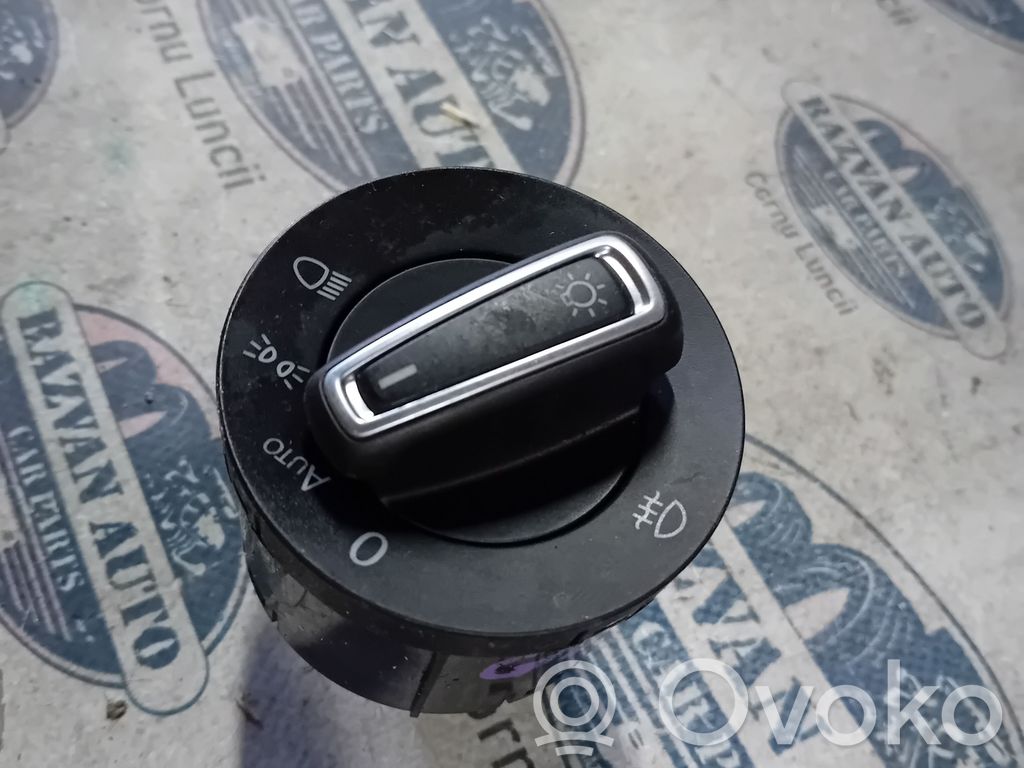 Volkswagen Golf VII Przełącznik świateł 
