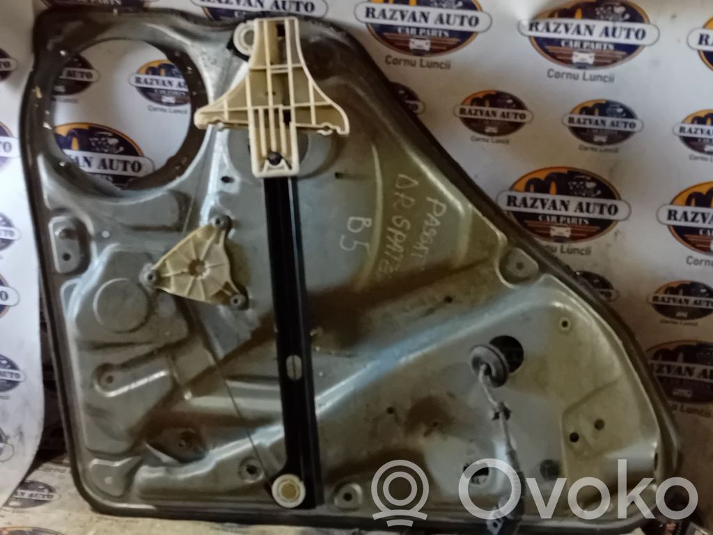 Volkswagen PASSAT B5 Rear door window regulator with motor 