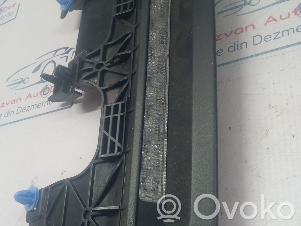 Dacia Duster Third/center stoplight 