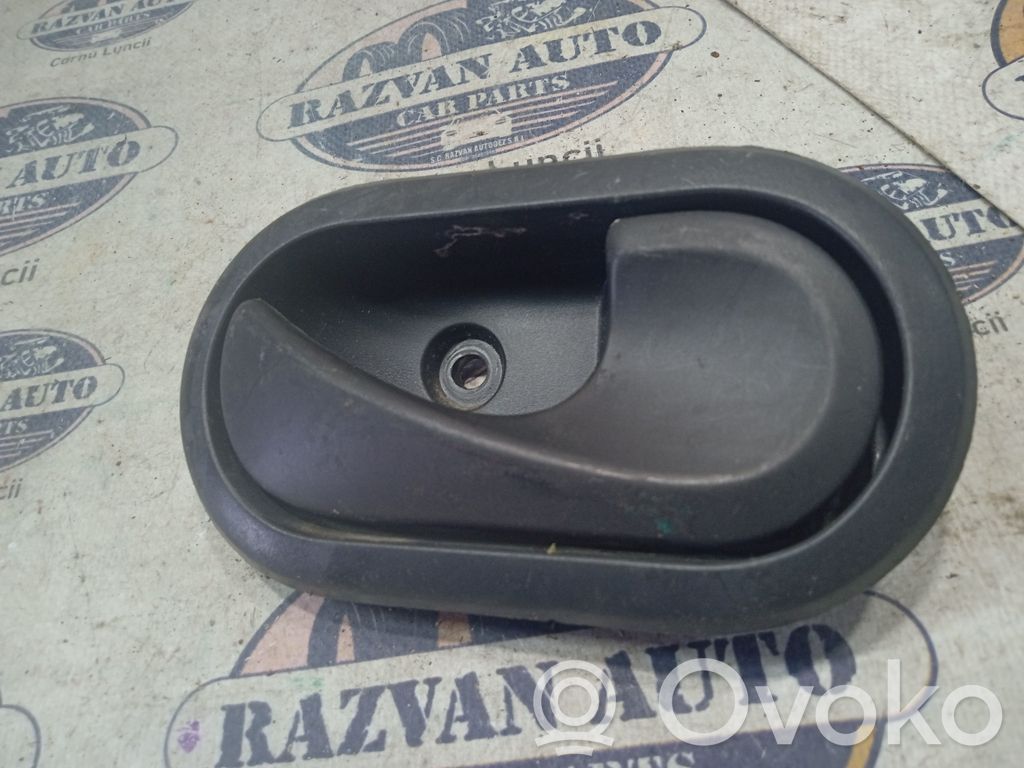 Dacia Duster Klamka wewnętrzna drzwi tylnych 