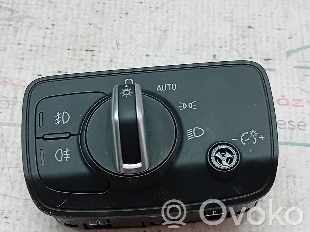 Audi A3 S3 8L Šviesų jungtukas 