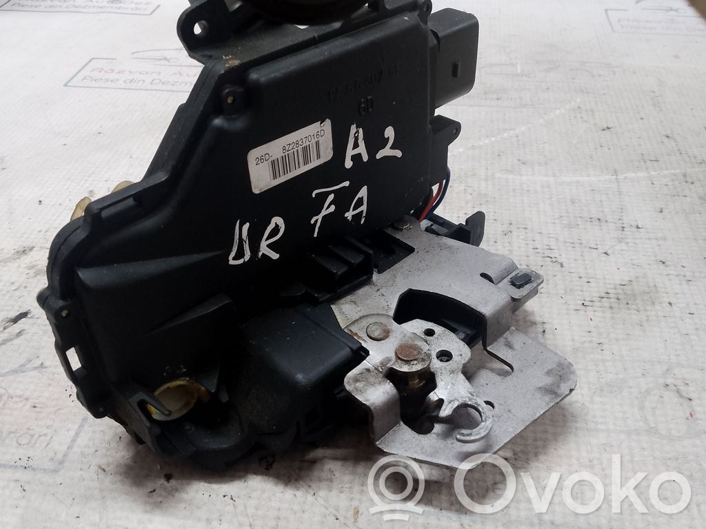 Audi A2 Priekšpusē slēdzene 