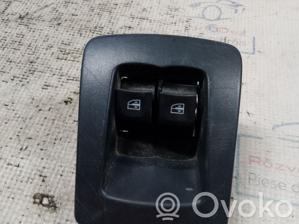 Dacia Logan I Interruptor del elevalunas eléctrico 