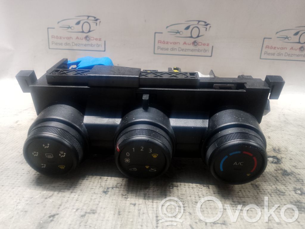 Dacia Duster Climate control unit 