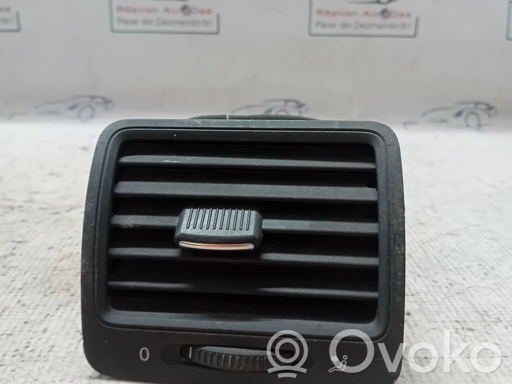 Volkswagen Jetta I Griglia di ventilazione centrale cruscotto 