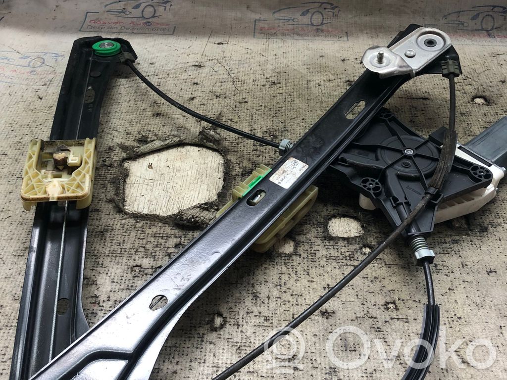 Volkswagen PASSAT B8 Front door window regulator with motor 