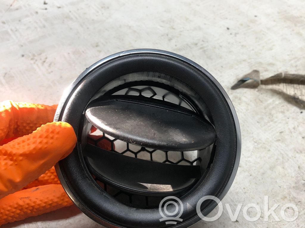 Dacia Duster Air vent grill in roof 