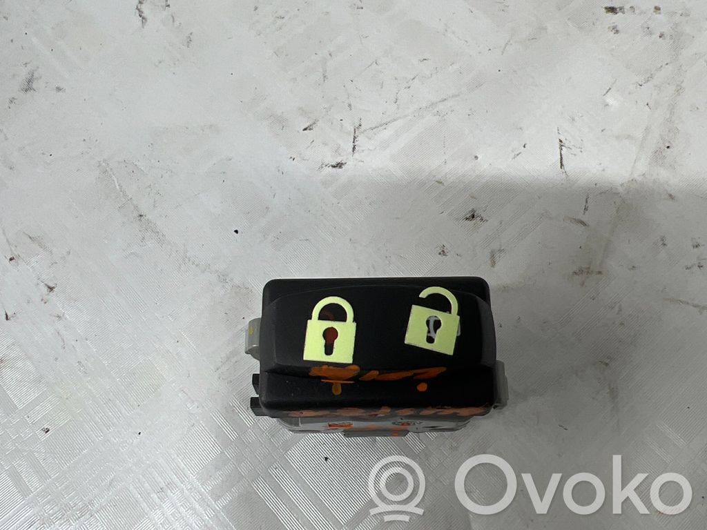 Dacia Duster Central locking switch button 