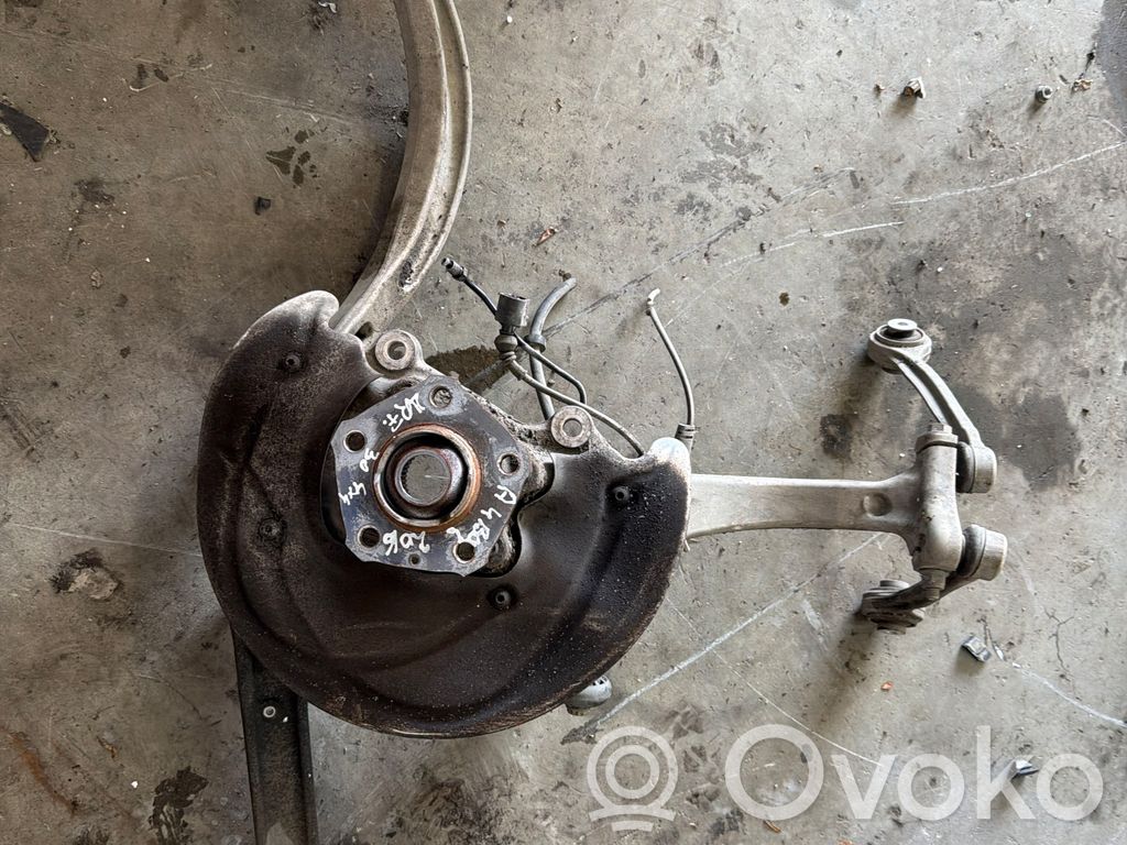 Achsschenkel vorne   8W0407560,8W0407560
