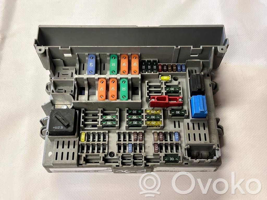 BMW 3 E90 E91 Drošinātāju kaste (komplekts) 