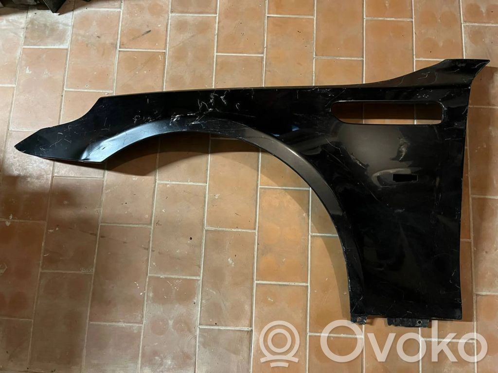 BMW M5 Błotnik przedni 