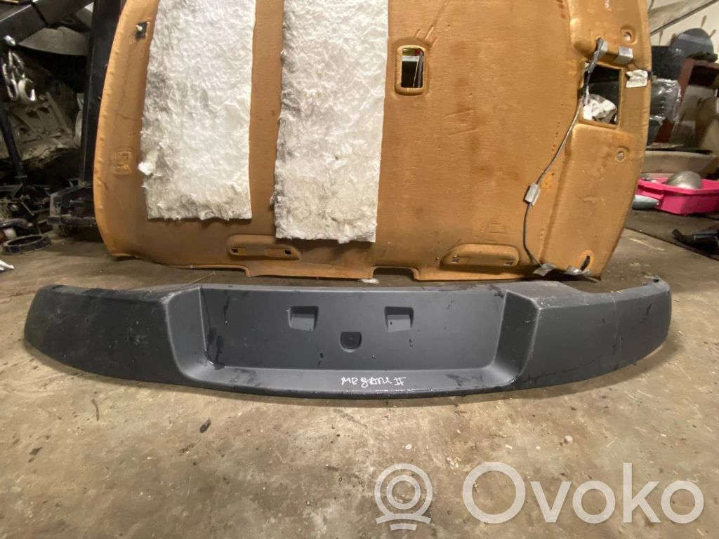 Renault Megane II Отделочная ленточка заднего бампера 