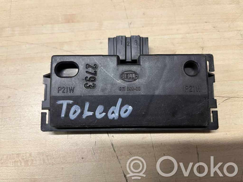 Seat Toledo I (1L) Aizmugurējais lukturis pārsegā 