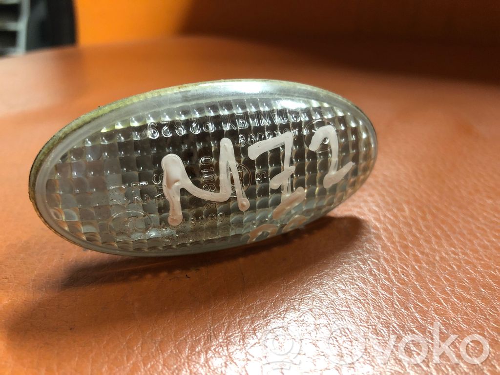 Front fender indicator light