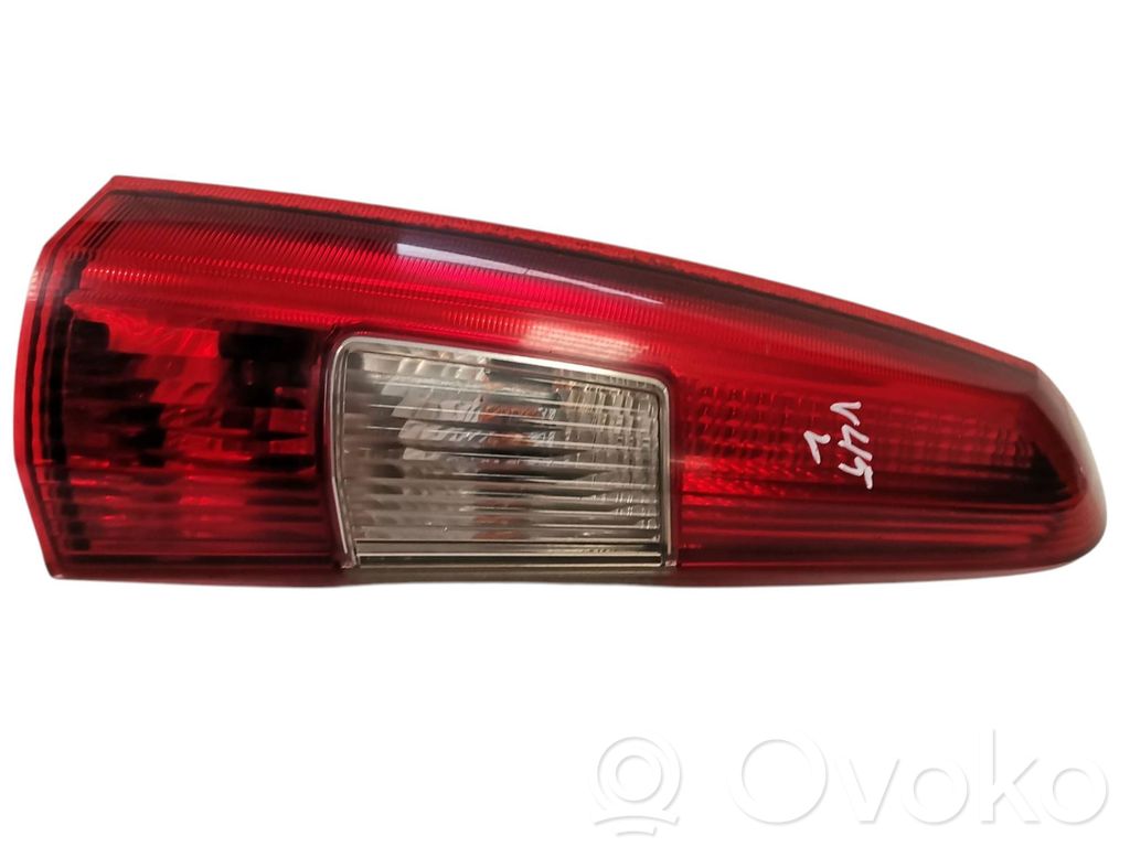 Volvo V70 Aizmugurējais lukturis virsbūvē 
