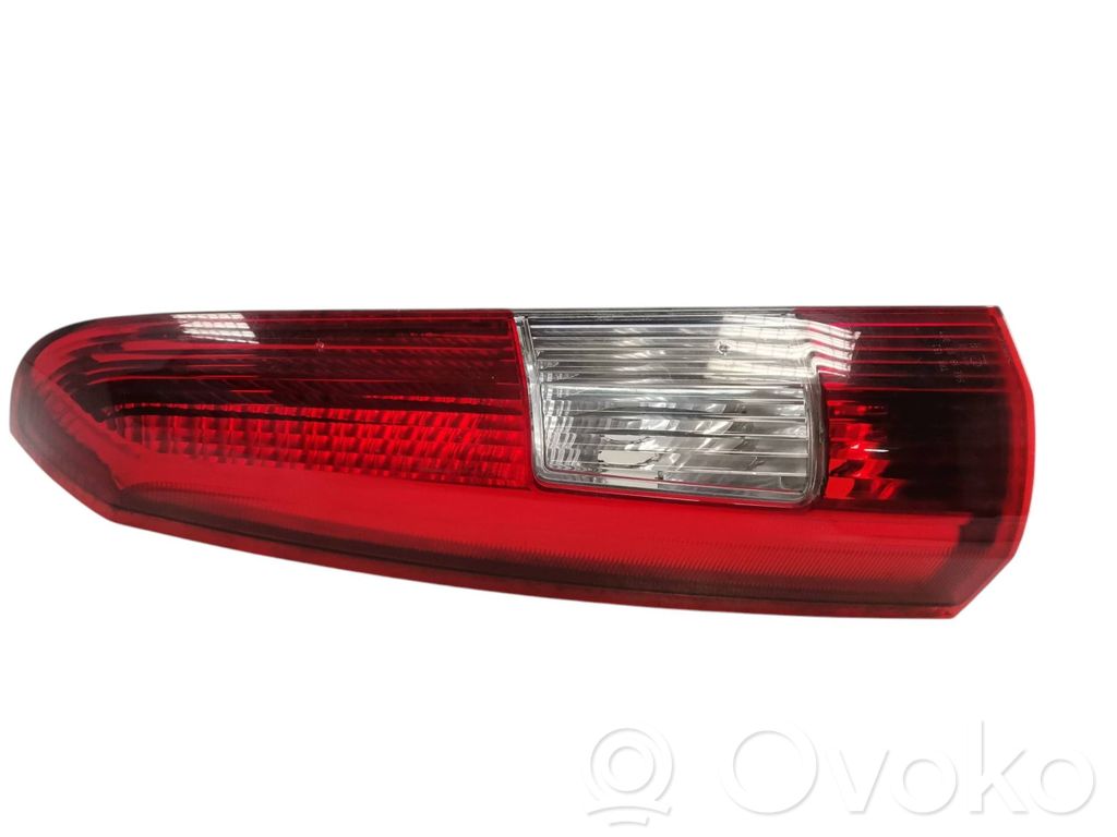 Volvo V70 Aizmugurējais lukturis virsbūvē 